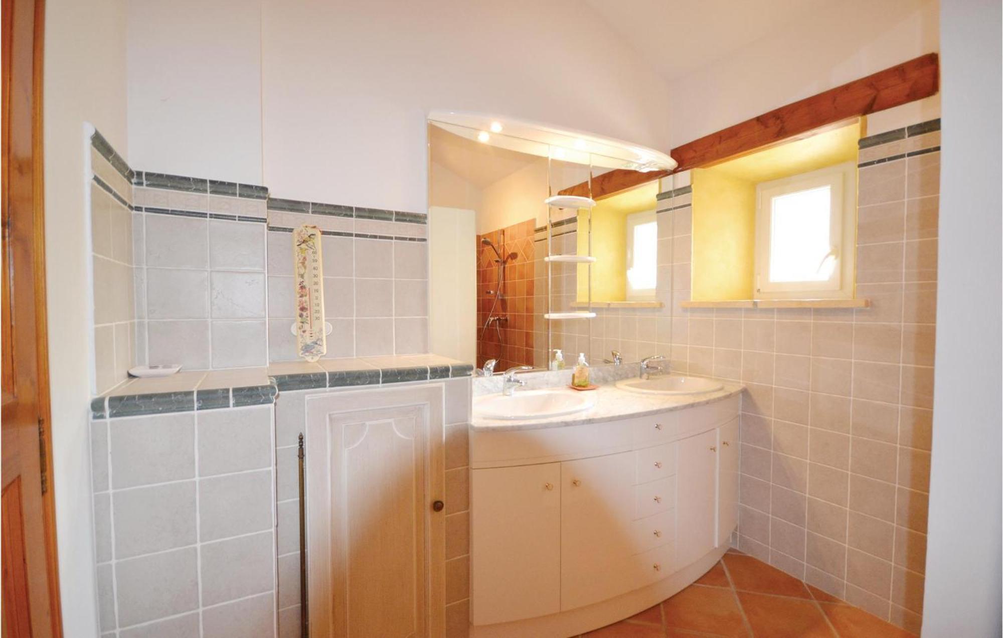 Awesome Home In Bollene With Wifi Exterior photo