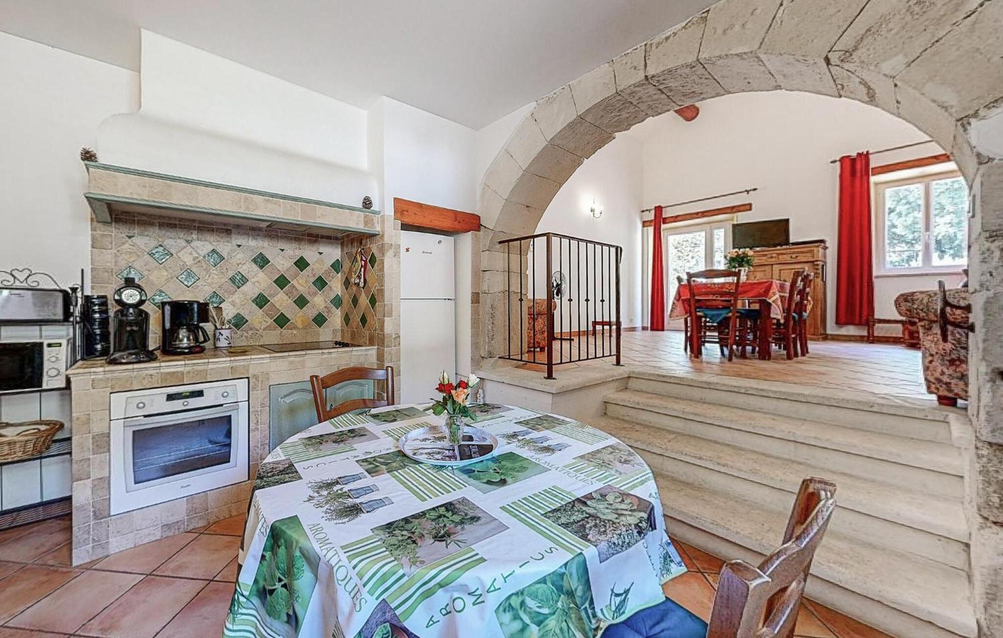 Awesome Home In Bollene With Wifi Exterior photo